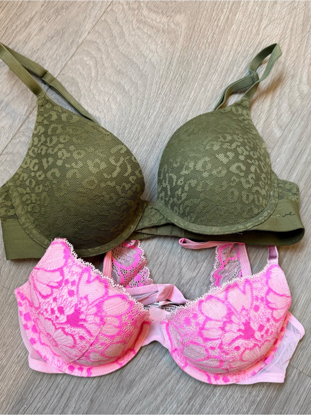 2 Victoria Secret/Pink Bras
